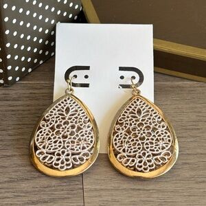 Elegant Gold Teardrop Earrings